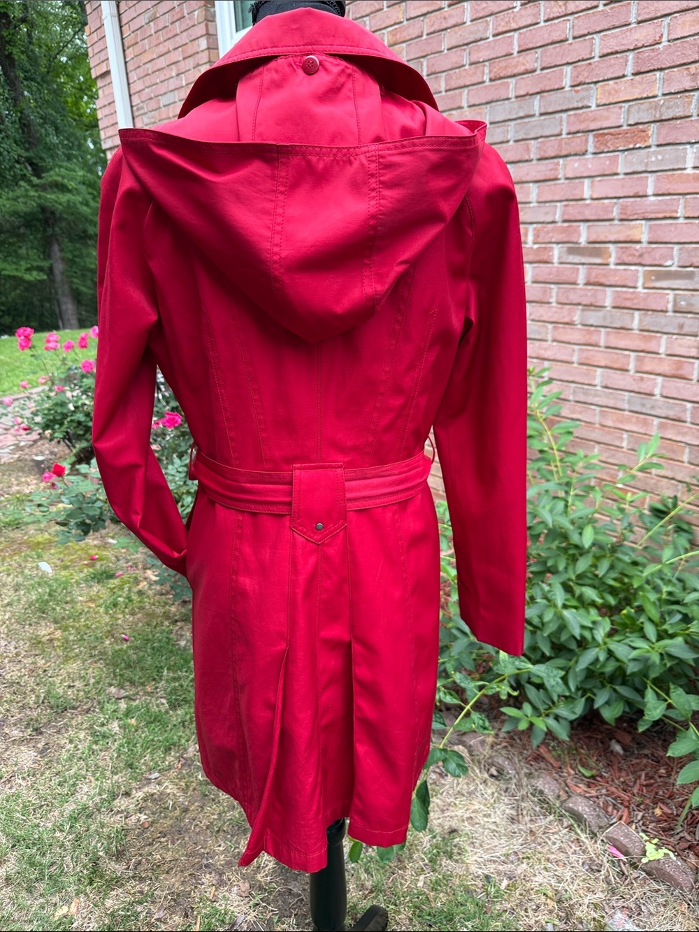 Gallery Red Hooded Trench Coat with Belt - Picture 3 of 8